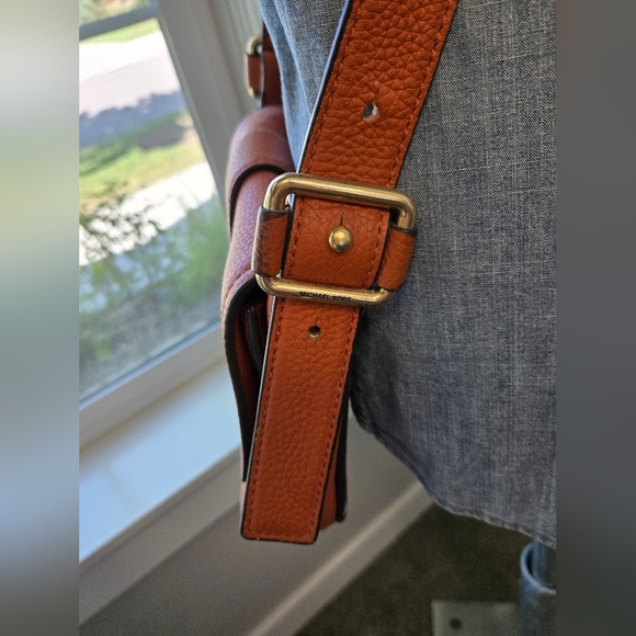 MICHAEL KORS MAXINE LEATHER SADDLE BAG CROSSBODY PURSE BURNT ORANGE WOMEN *FLAW* - Picture 3 of 15